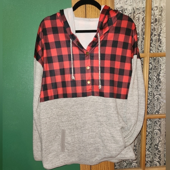boutique Tops - Buffalo plaid XL sweatshirt red, black & gray